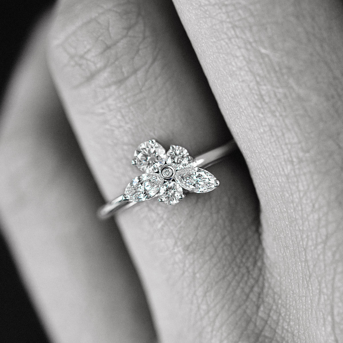 Lepage Archives ring white gold flower diamonds